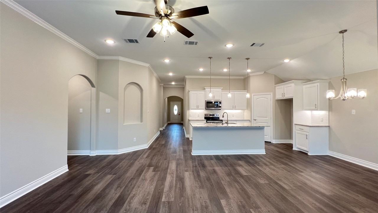 702 Moseley Ln - Photo 3 of 26