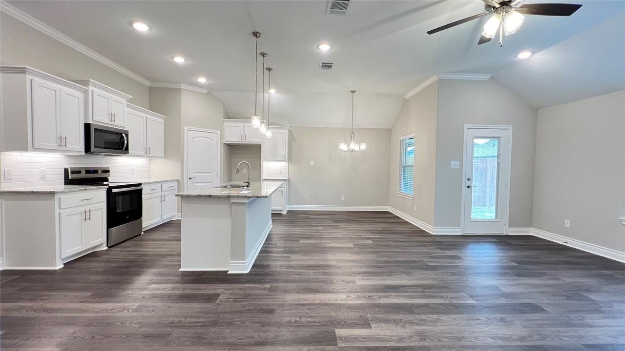702 Moseley Ln - Photo 4 of 26