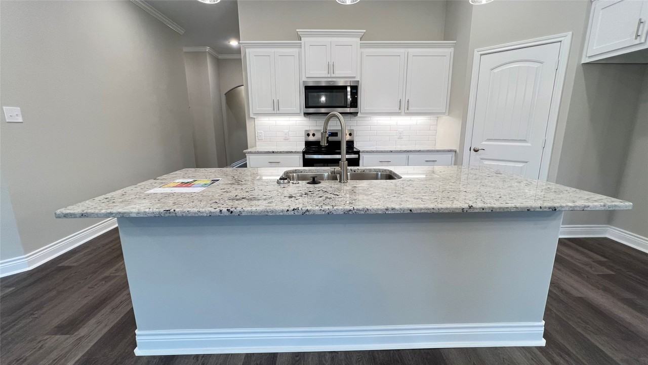 702 Moseley Ln - Photo 7 of 26