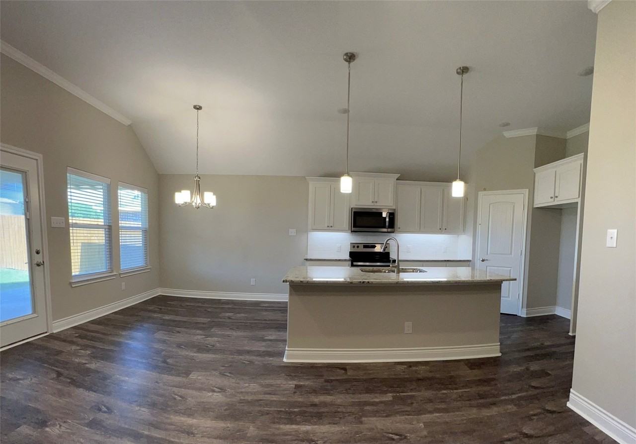 704 Tippit Ln - Photo 4 of 18