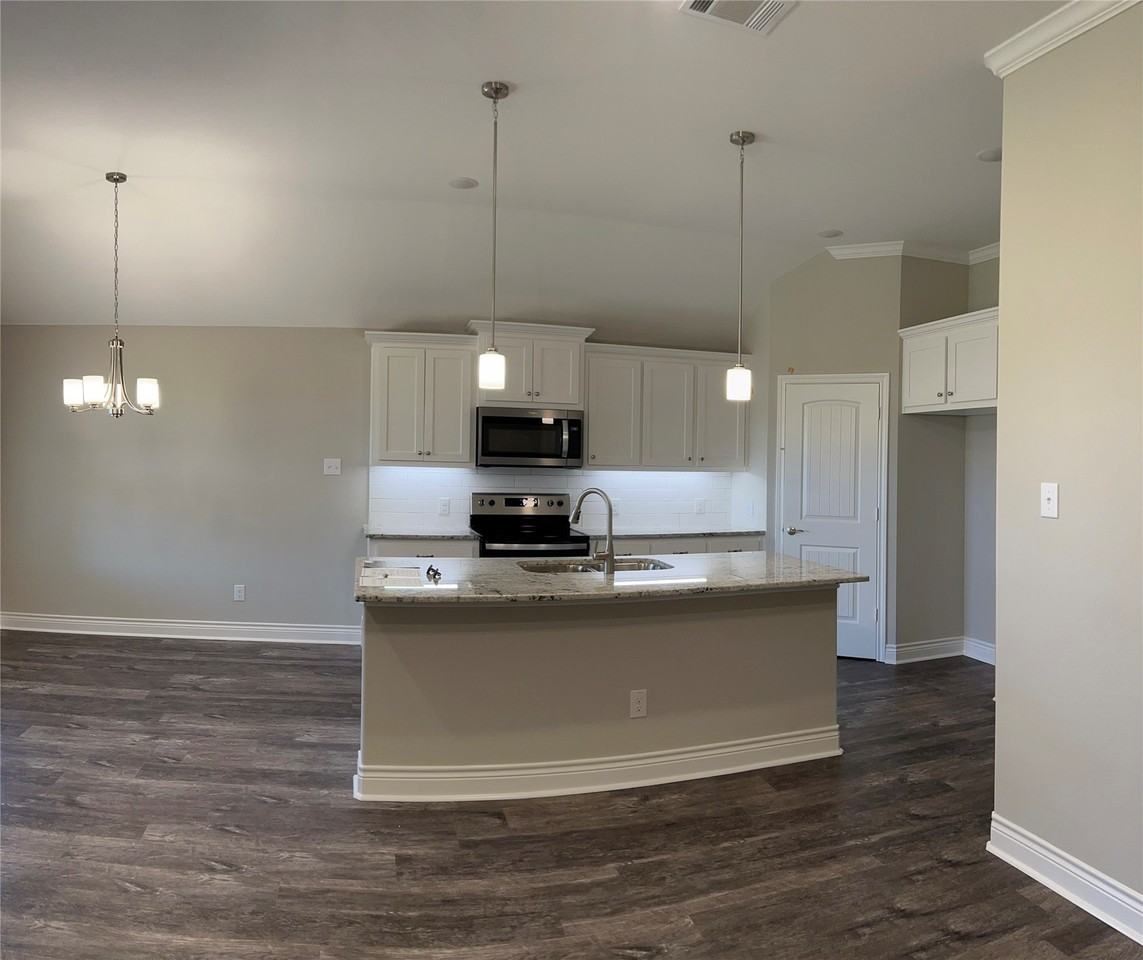704 Tippit Ln - Photo 5 of 18