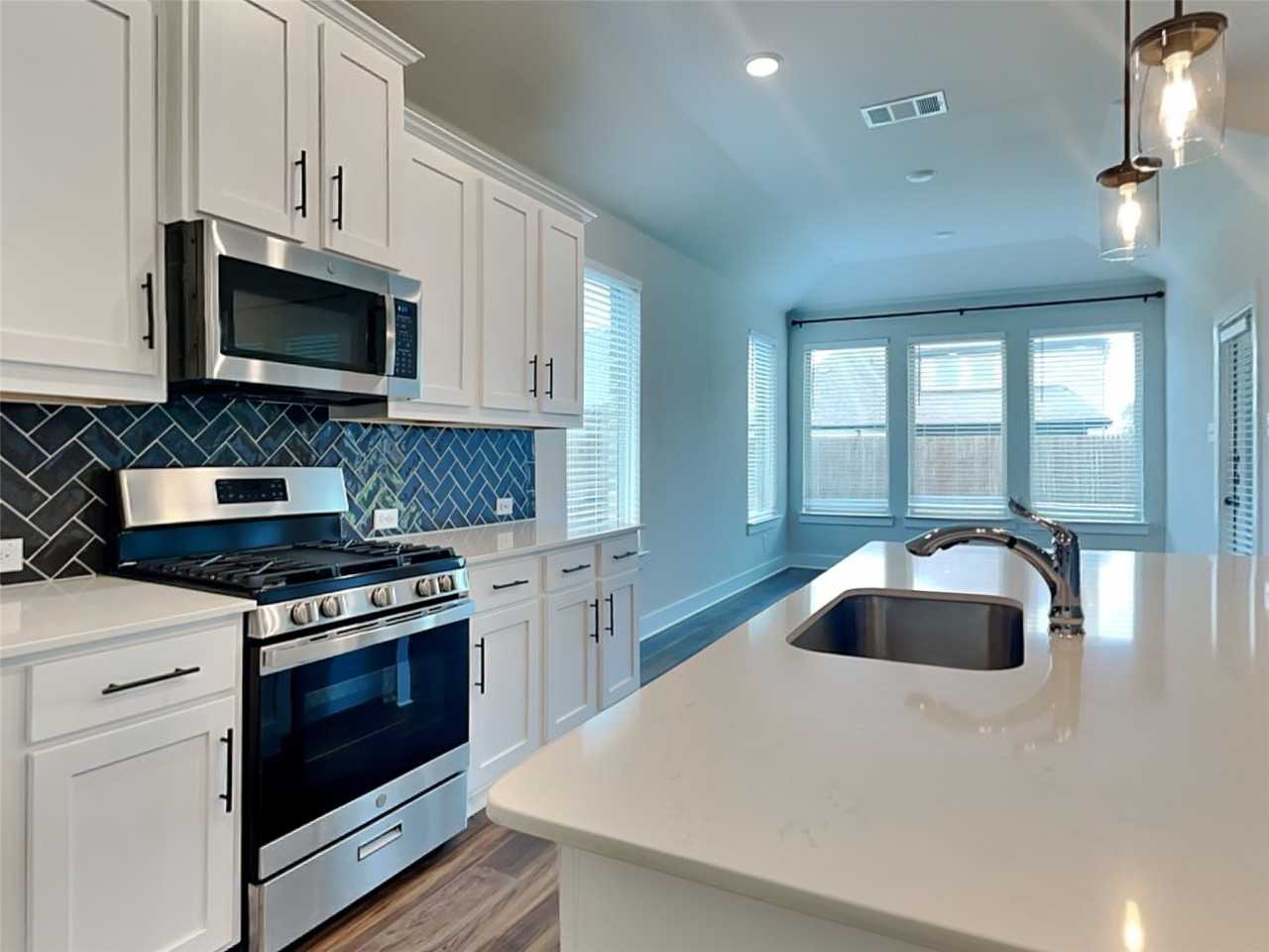 606 Taylor Dr - Photo 3 of 18
