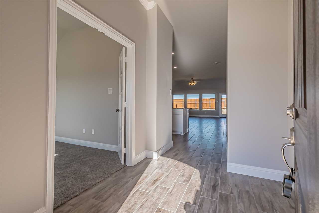 422 Oleander Dr - Photo 2 of 36