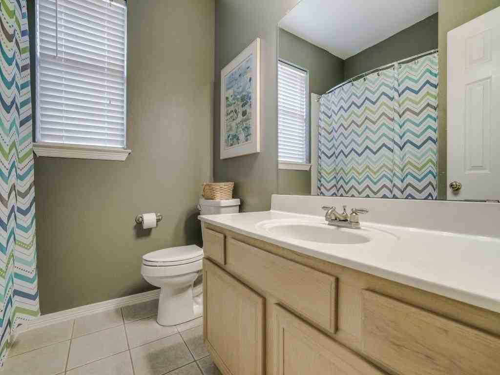 18108 Justice Ln - Photo 2 of 11