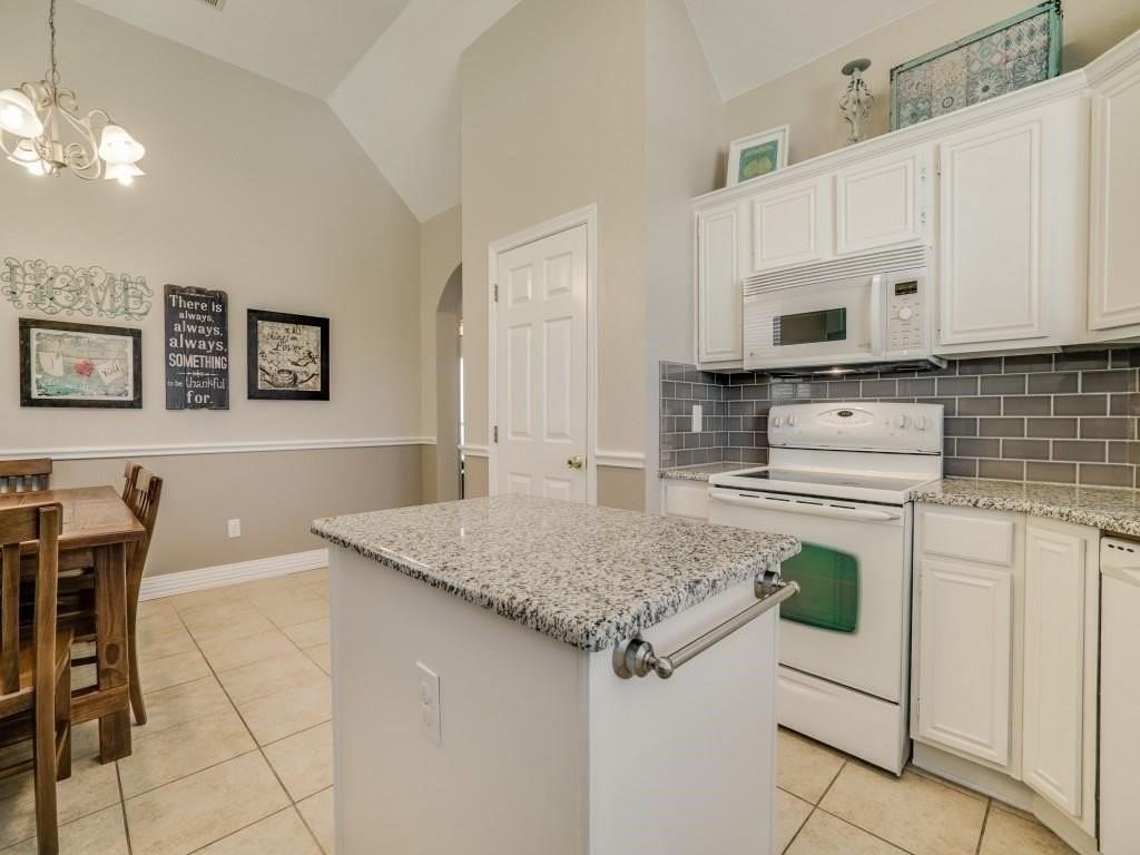 18108 Justice Ln - Photo 3 of 11