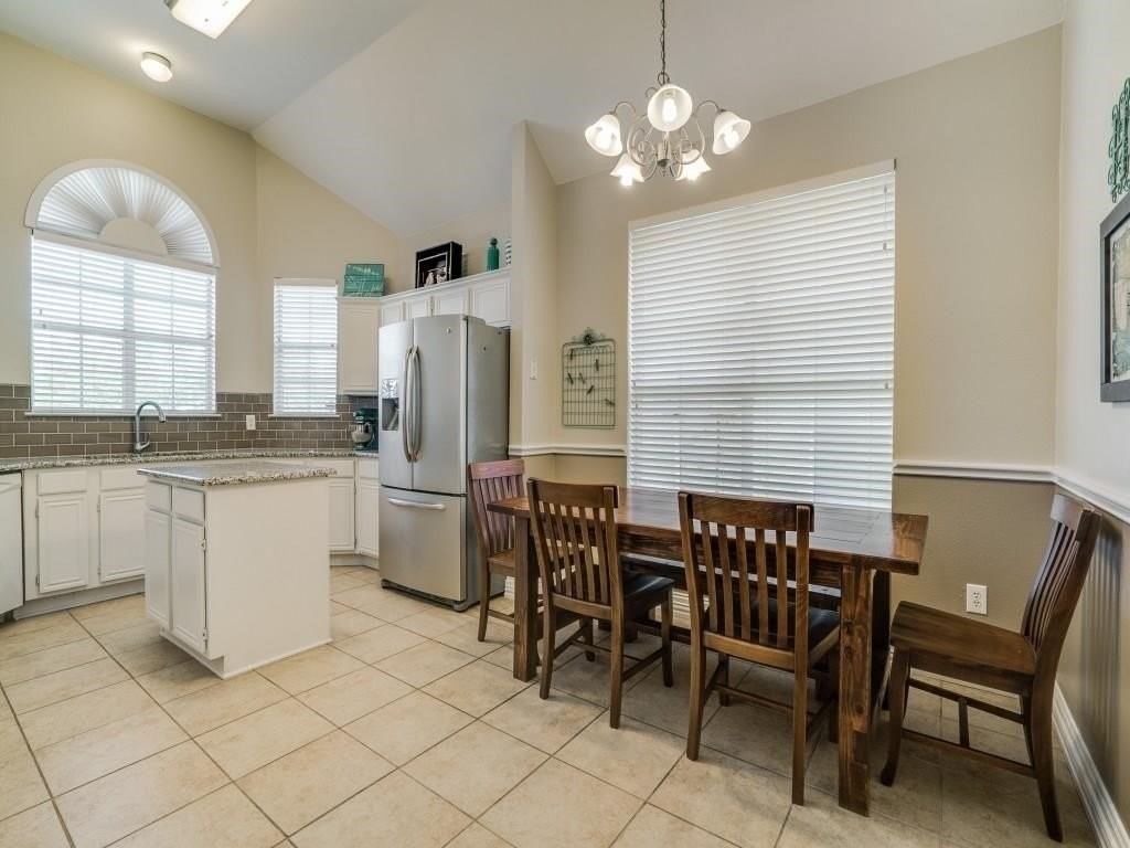 18108 Justice Ln - Photo 4 of 11