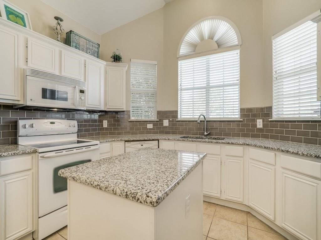 18108 Justice Ln - Photo 5 of 11