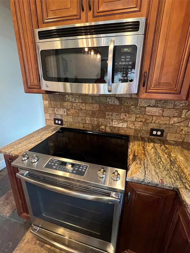1216 Pleasant Oaks Dr - Photo 7 of 16