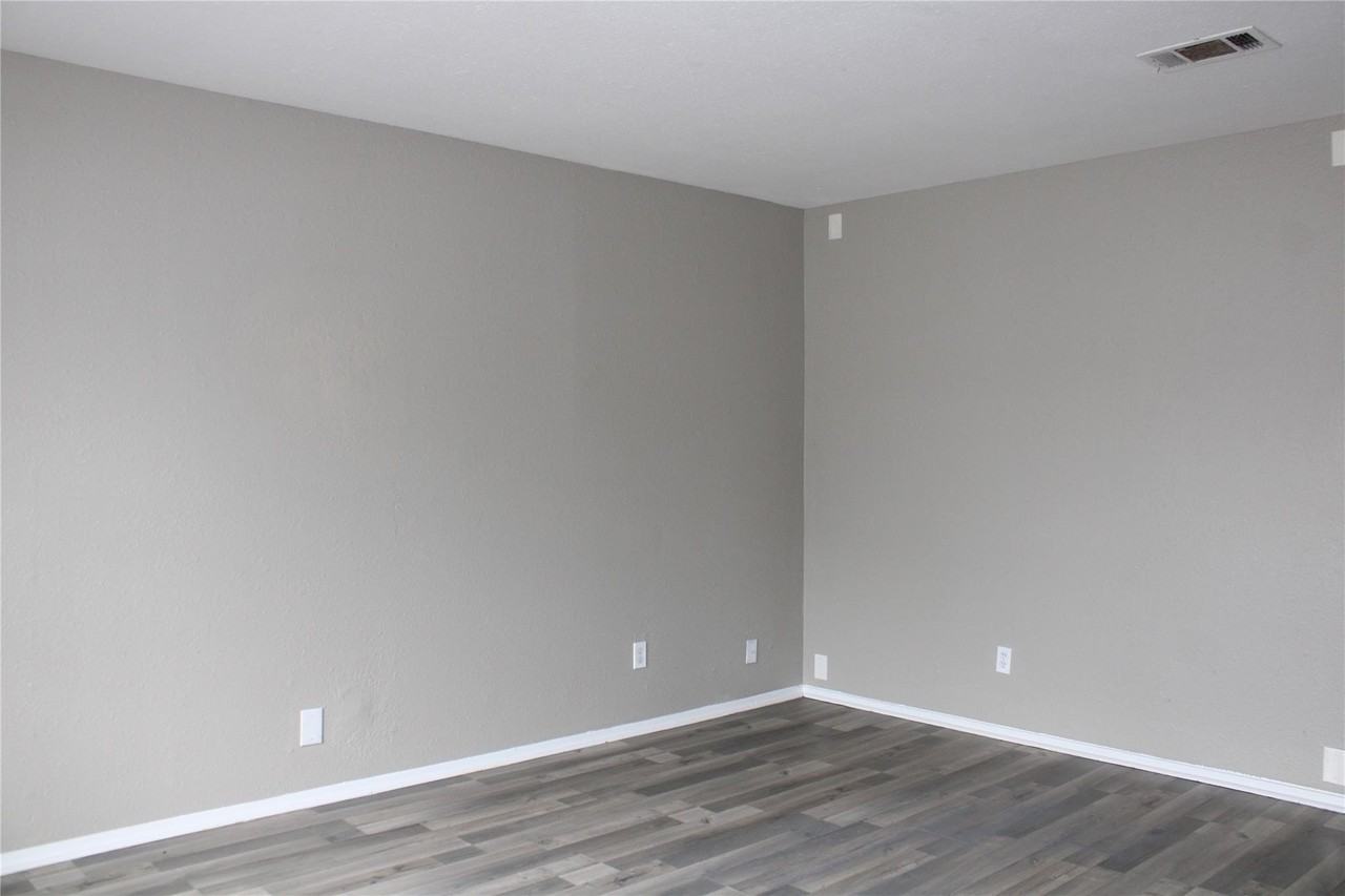 526 Glen Cove St #528 - Photo 5 of 14
