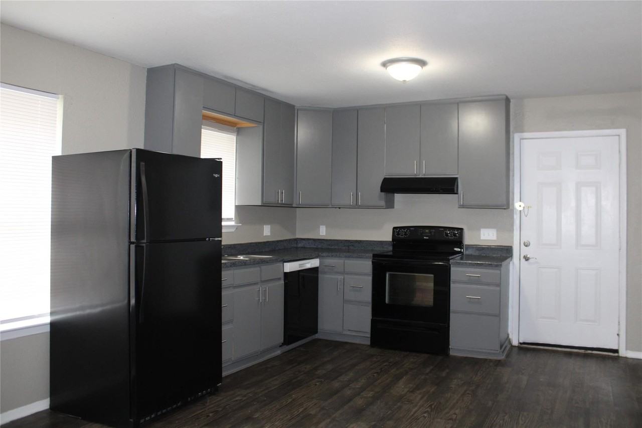 526 Glen Cove St #528 - Photo 7 of 14