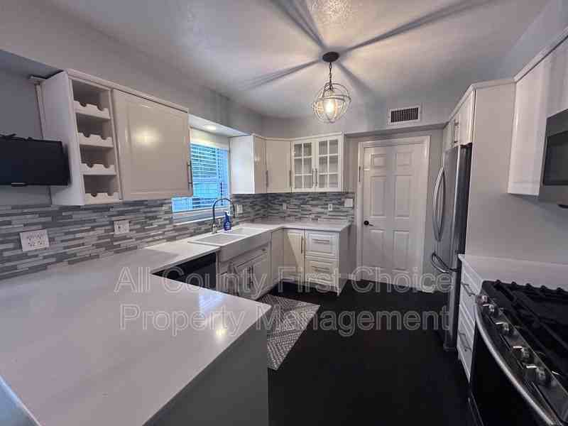 12731 82nd Ave - Photo 3 of 25