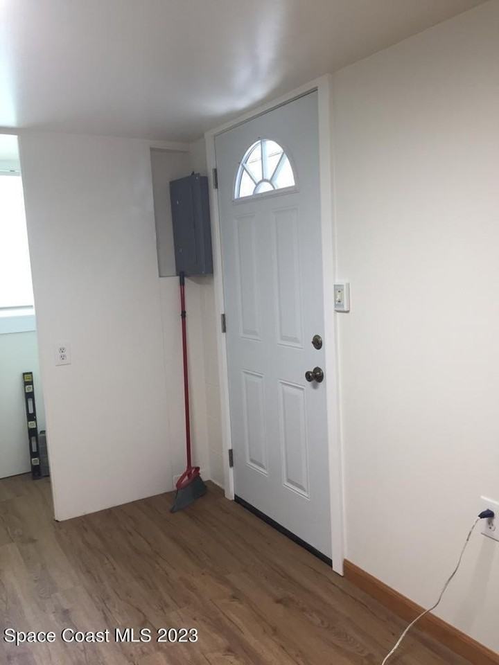 2206 Irwin St - Photo 2 of 13