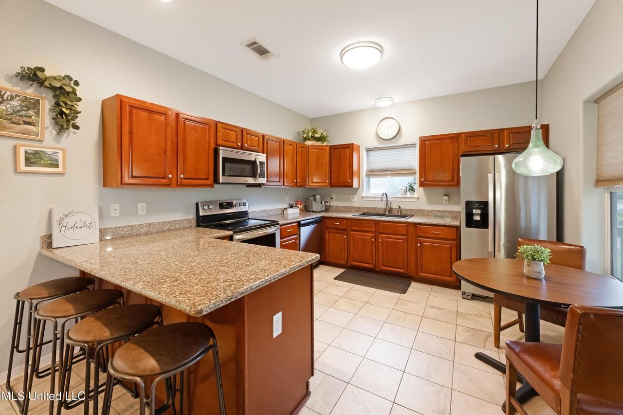 316 Fink St - Photo 3 of 19