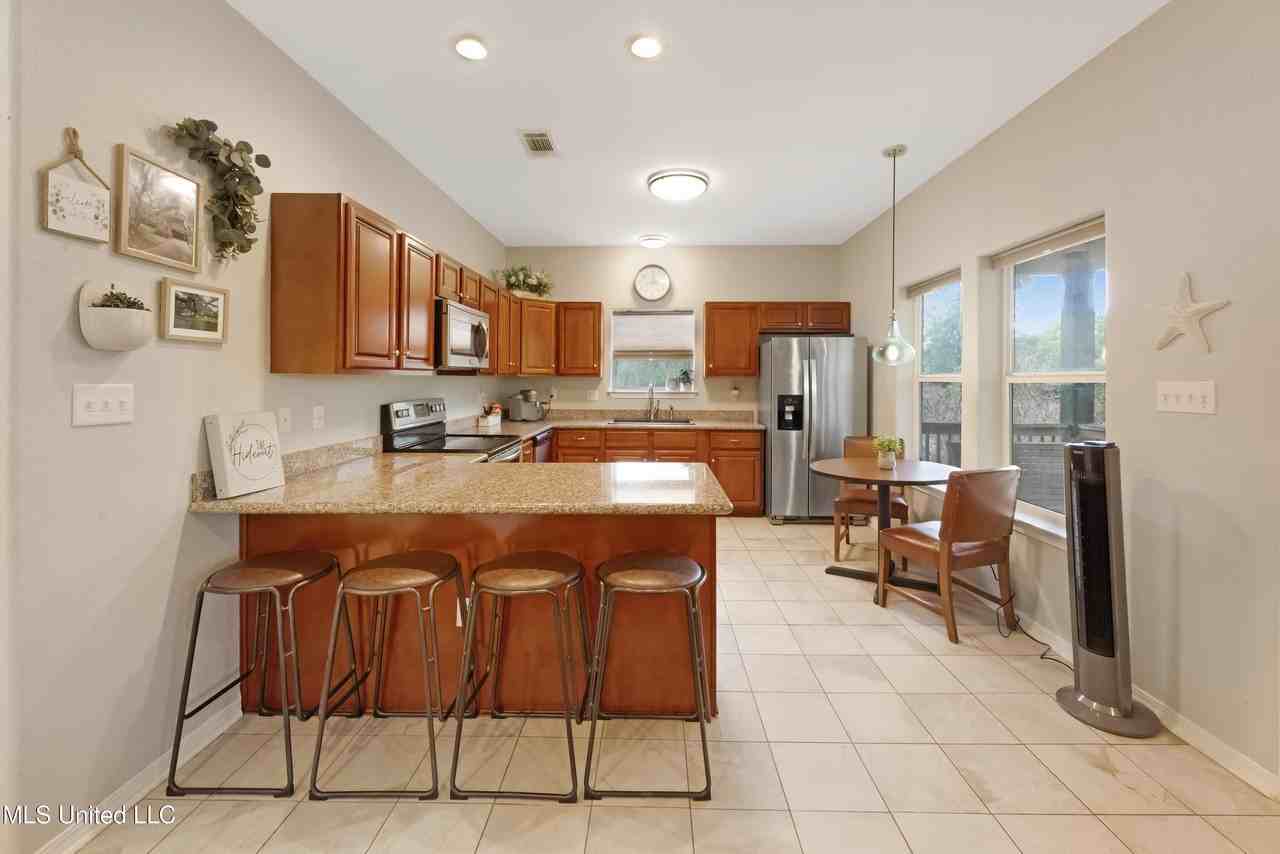 316 Fink St - Photo 4 of 19