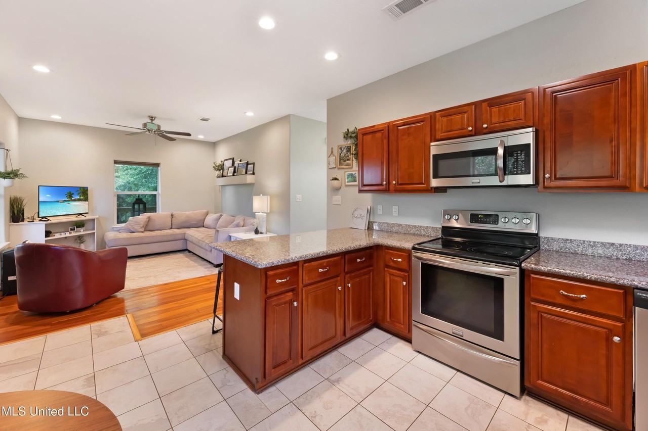 316 Fink St - Photo 7 of 19