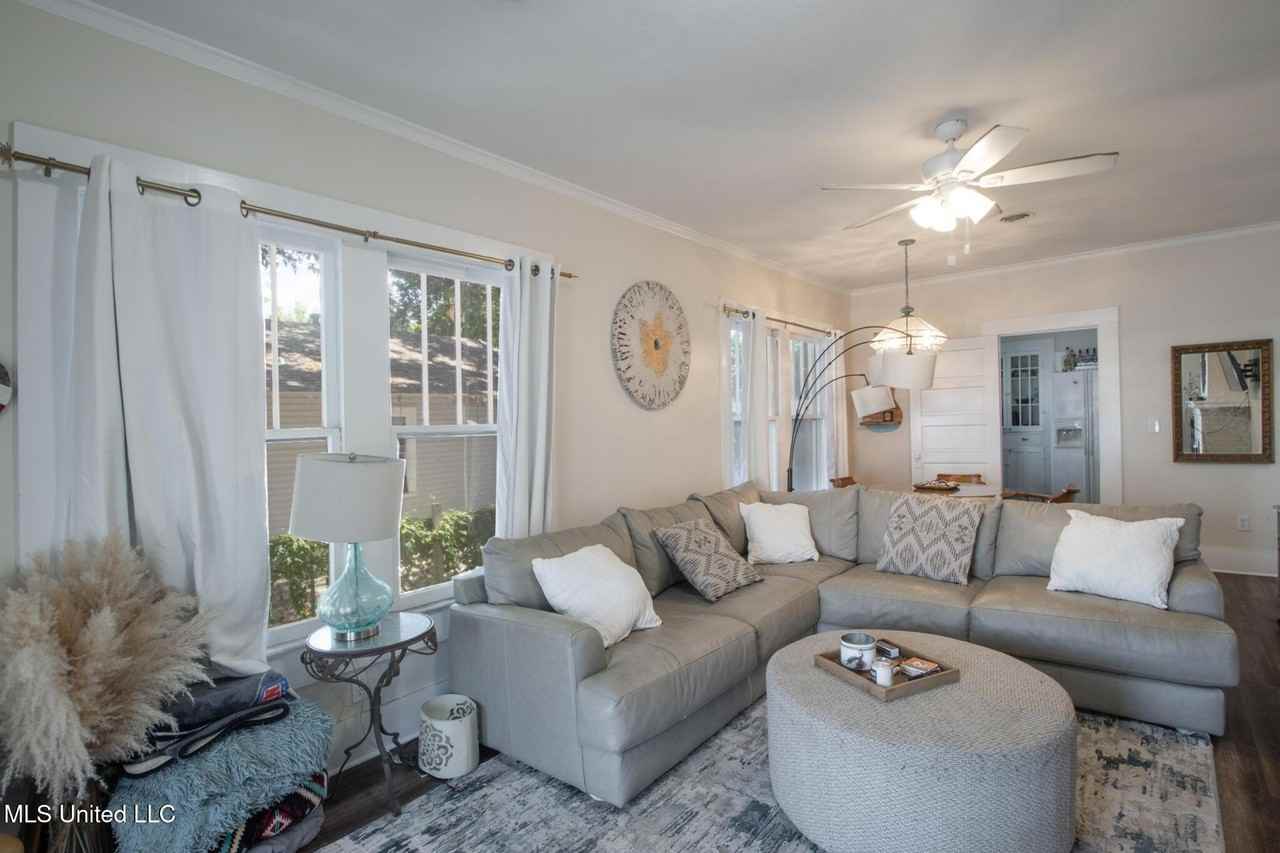 258 Querens Ave - Photo 2 of 20