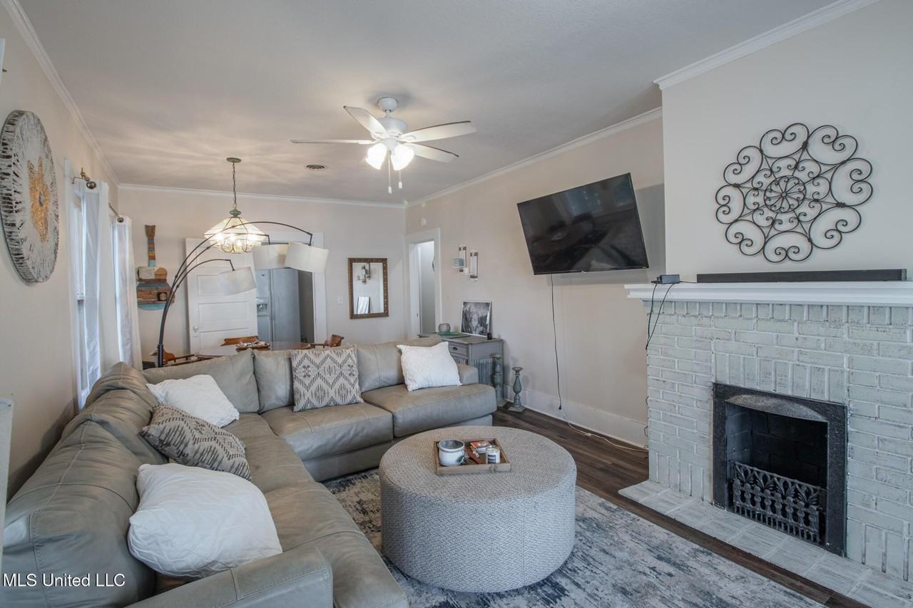 258 Querens Ave - Photo 3 of 20