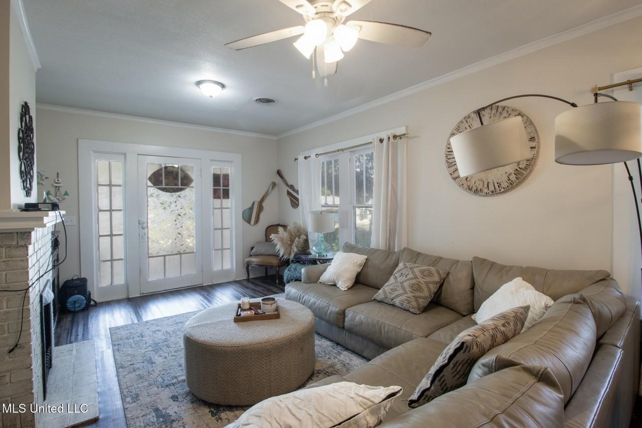 258 Querens Ave - Photo 4 of 20