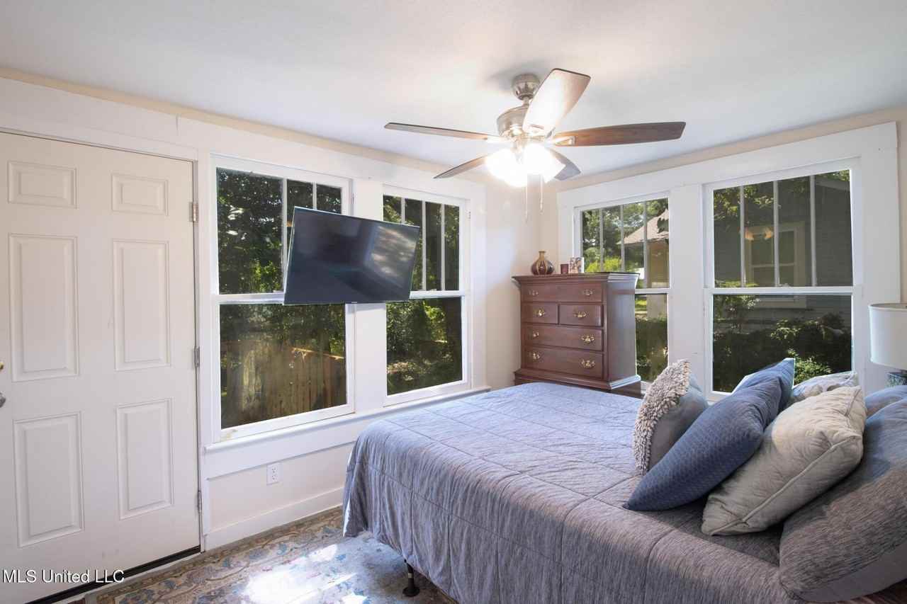 258 Querens Ave - Photo 7 of 20