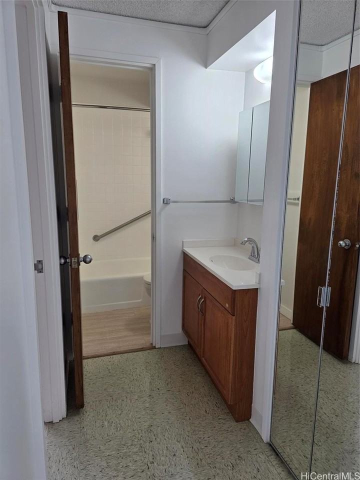 1073 Kinau St #801 - Photo 7 of 12