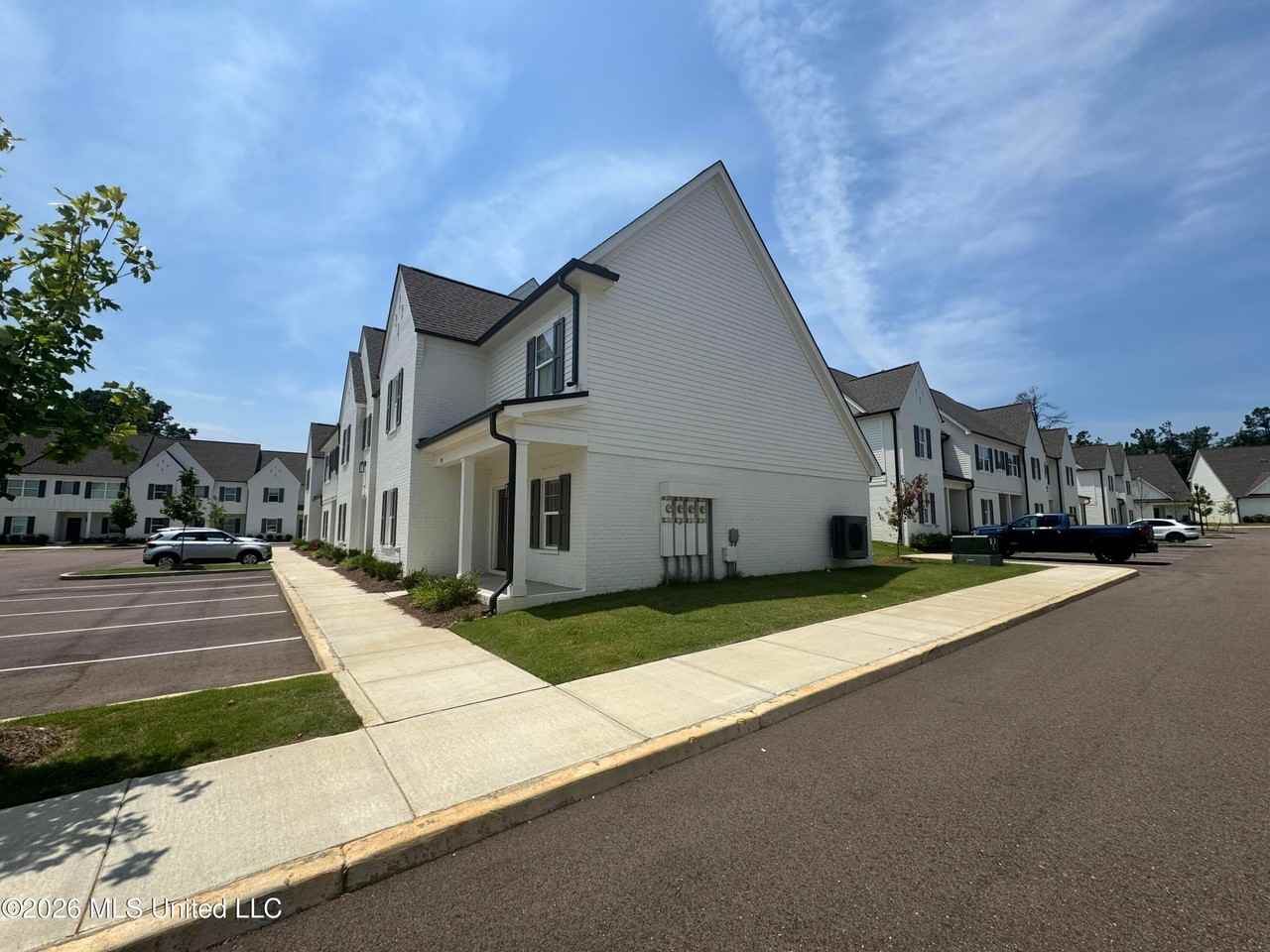 701 Southview Dr - Photo 3 of 31