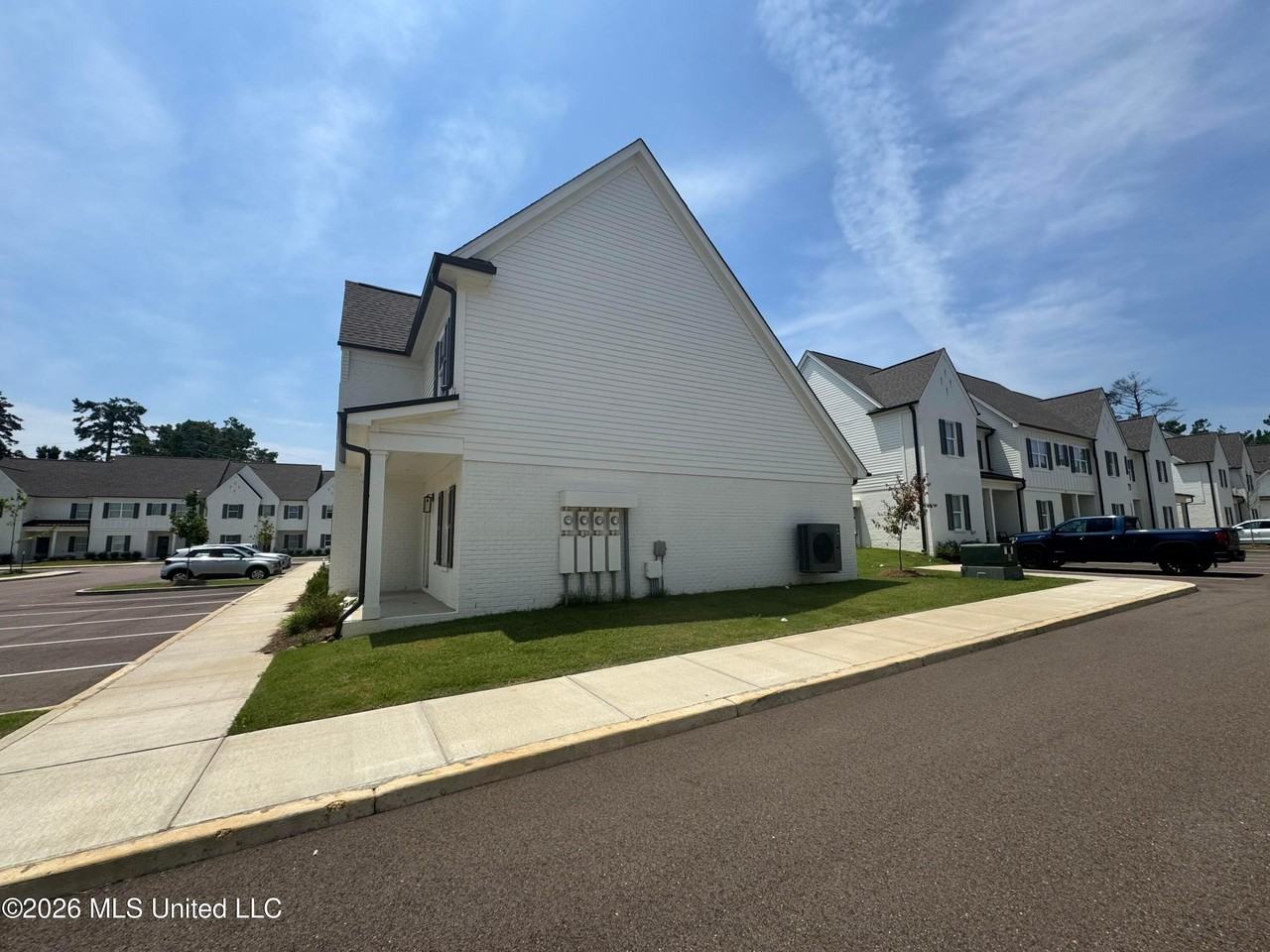 701 Southview Dr - Photo 4 of 31