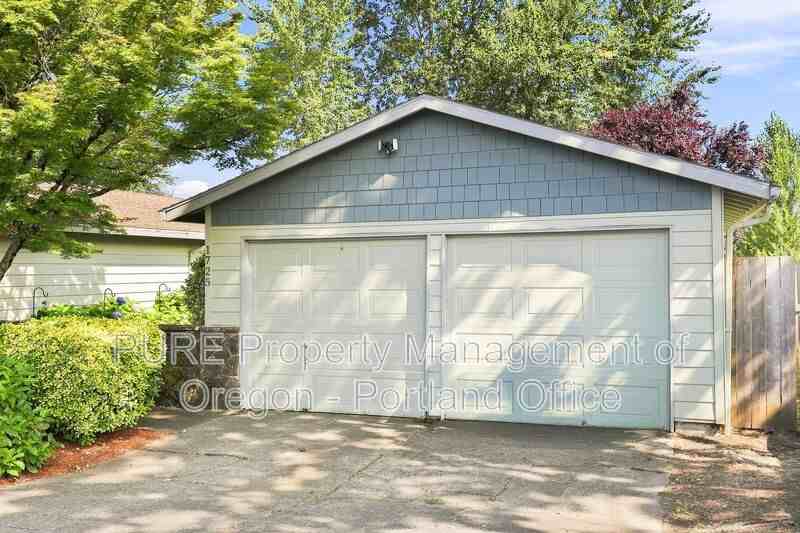 1725 Se 5th St - Photo 2 of 20