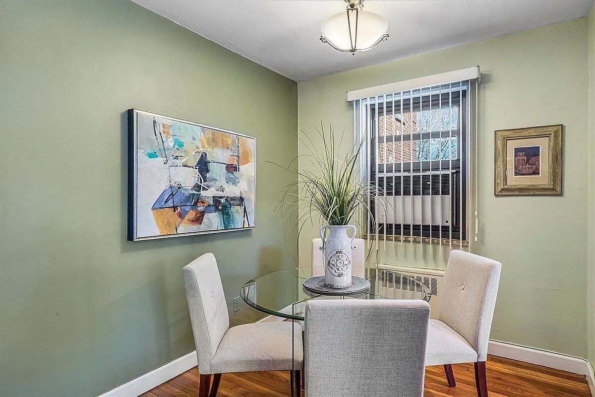 1528 160Th St - Photo 4 of 15
