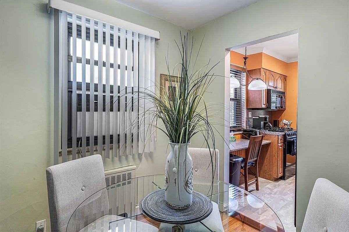1528 160Th St - Photo 5 of 15