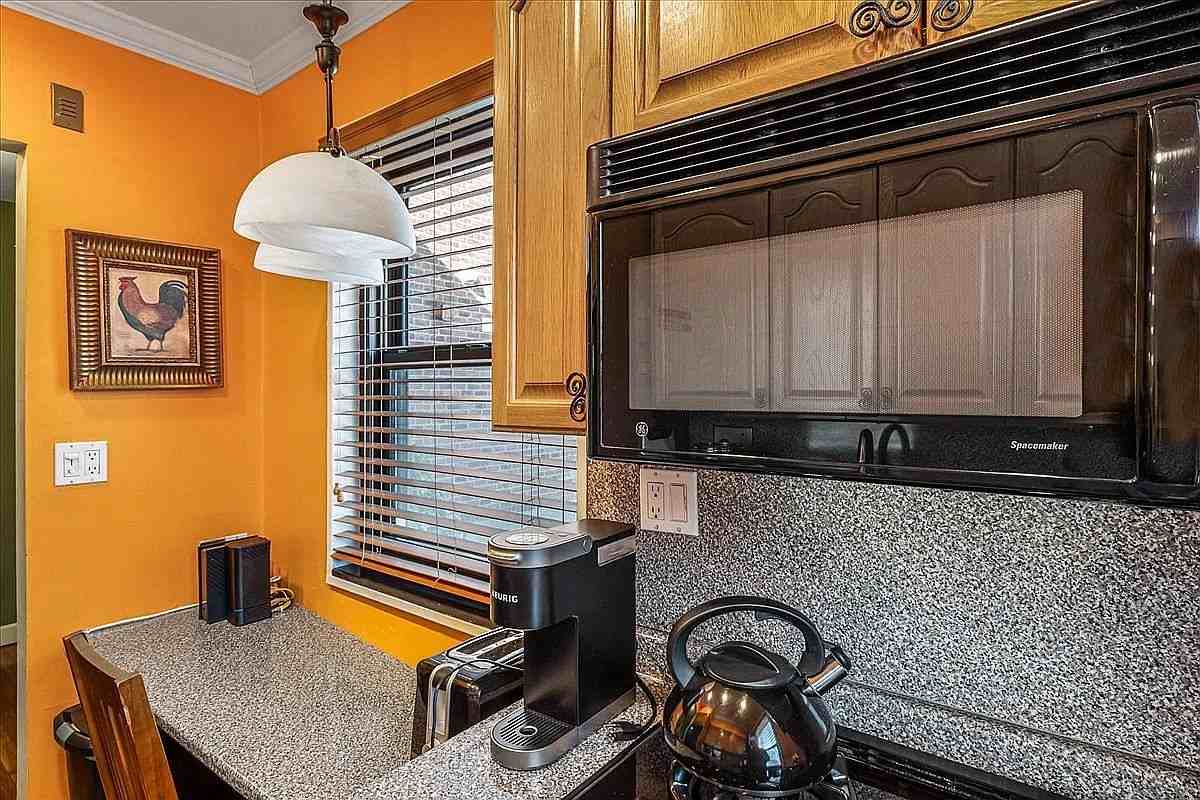 1528 160Th St - Photo 6 of 15