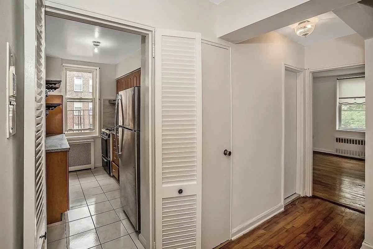 3185 Crescent St - Photo 6 of 15