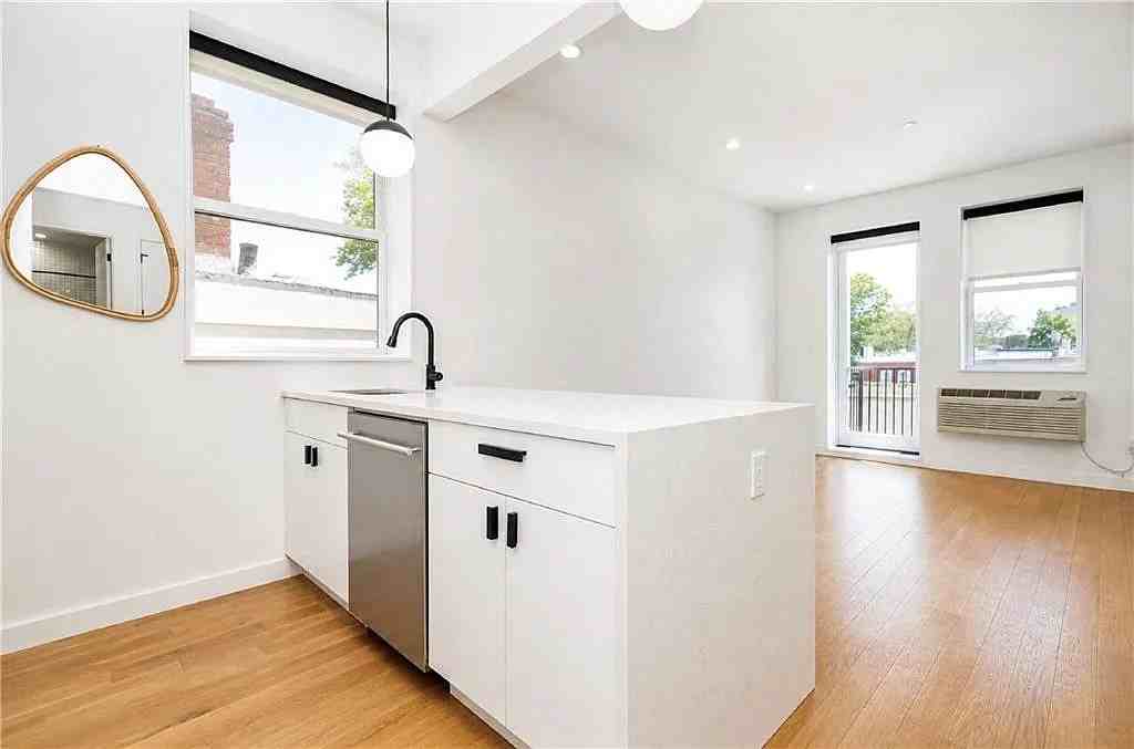 44 Euclid Ave - Photo 7 of 20