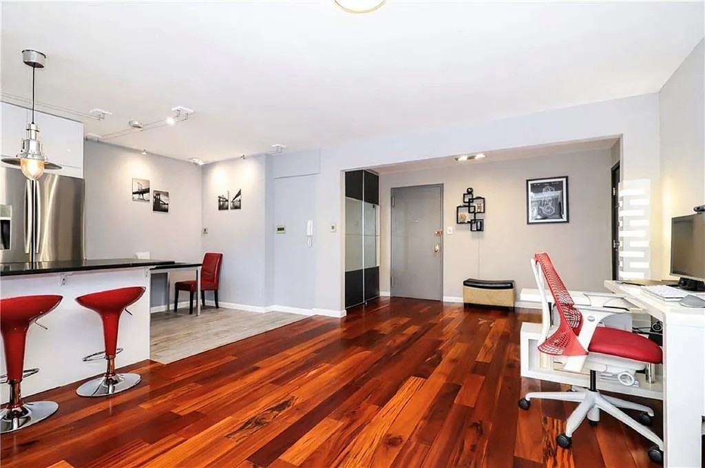 3202 Nostrand Ave - Photo 3 of 21
