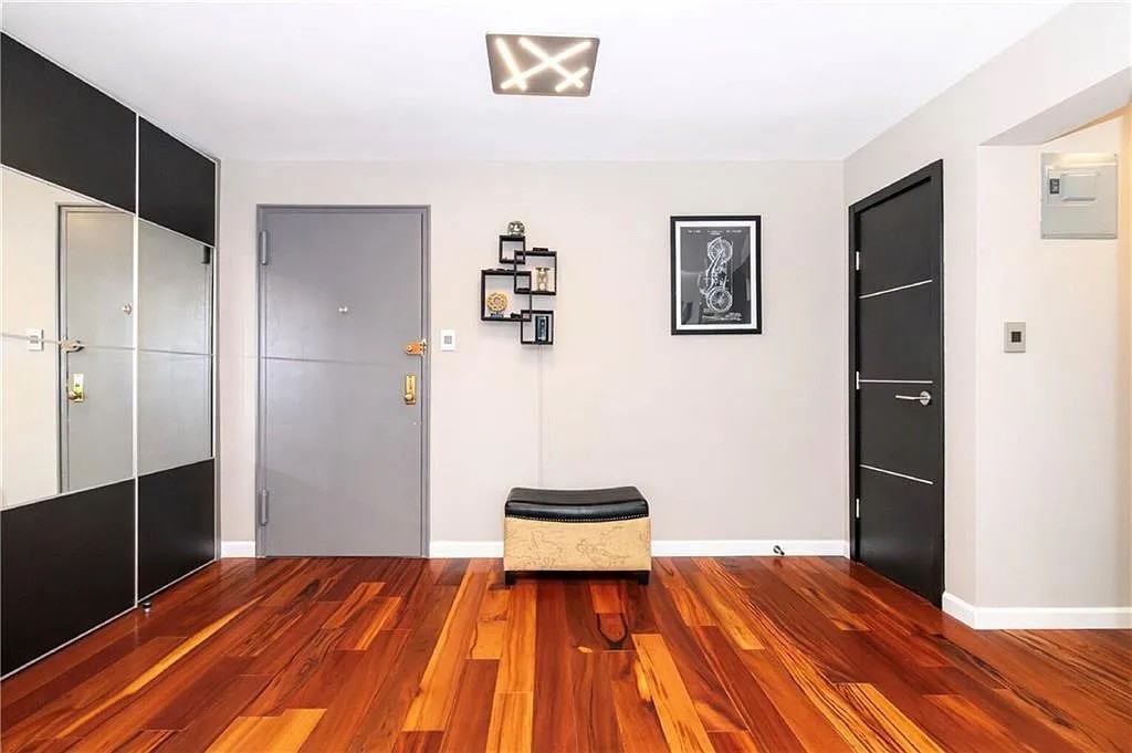 3202 Nostrand Ave - Photo 4 of 21