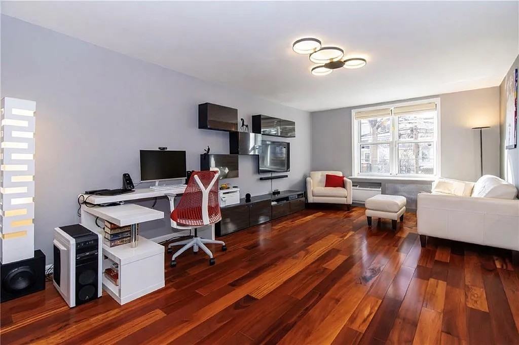 3202 Nostrand Ave - Photo 6 of 21
