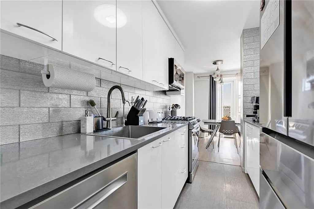 2944 W 5Th St - Photo 3 of 19