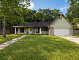 featured image of 2 Summer Oaks Dr