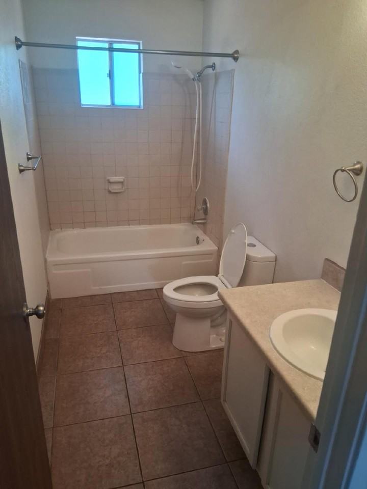 1500 N Catalina Ave #8 - Photo 5 of 15