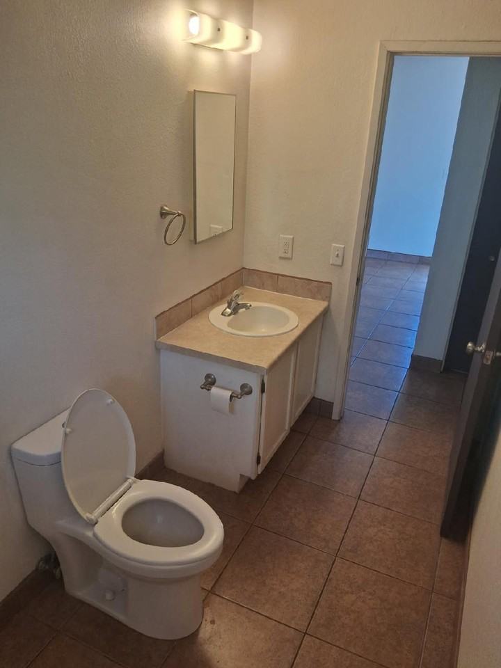 1500 N Catalina Ave #8 - Photo 6 of 15