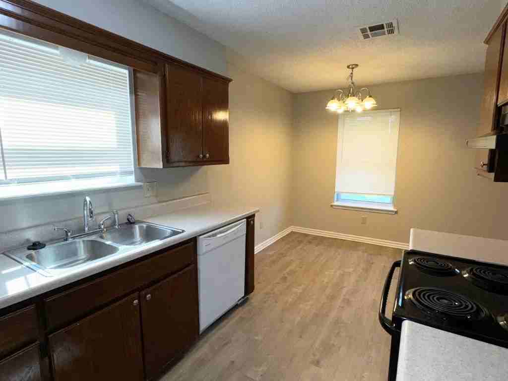 5904 Se 8th St - Photo 7 of 23