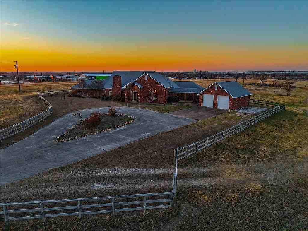 1041 Clarence Rd - Photo 5 of 26