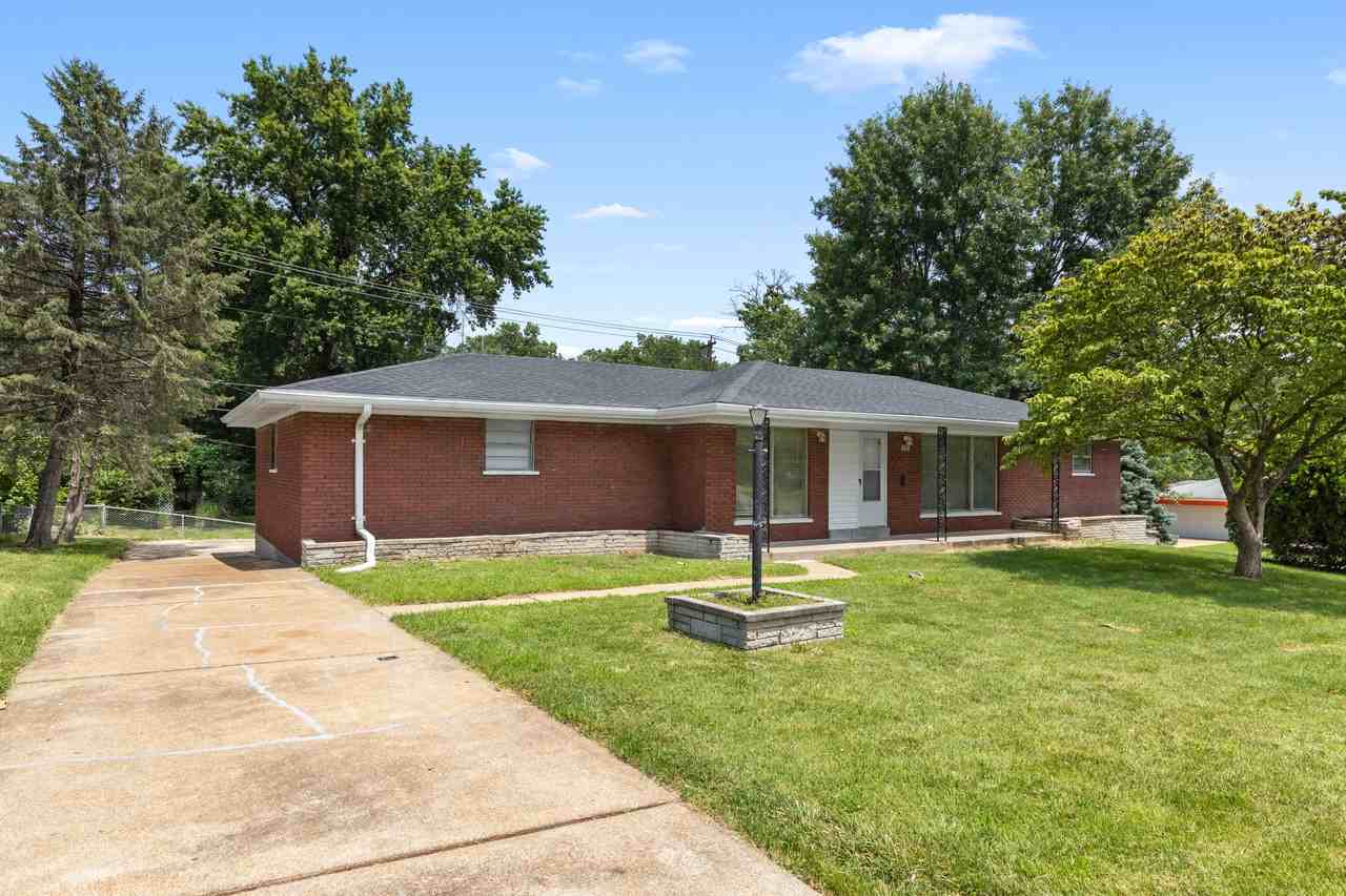 901 Cadora Dr - Photo 2 of 25