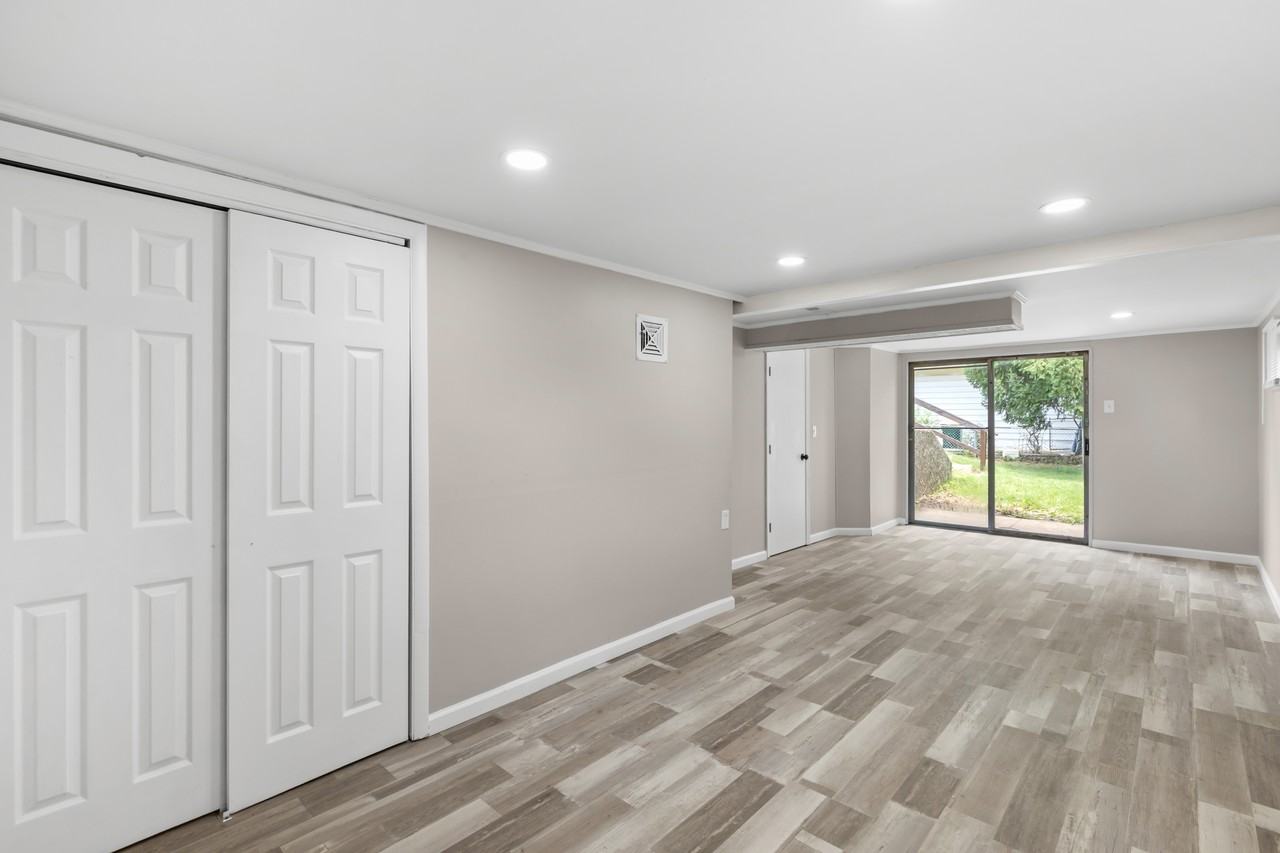 901 Cadora Dr - Photo 3 of 25