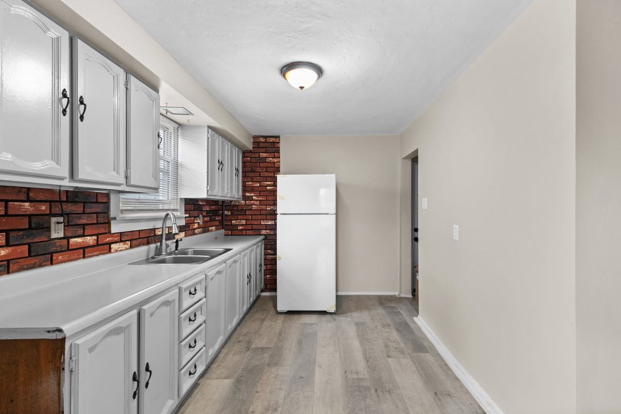 315 Averill Ave - Photo 7 of 19