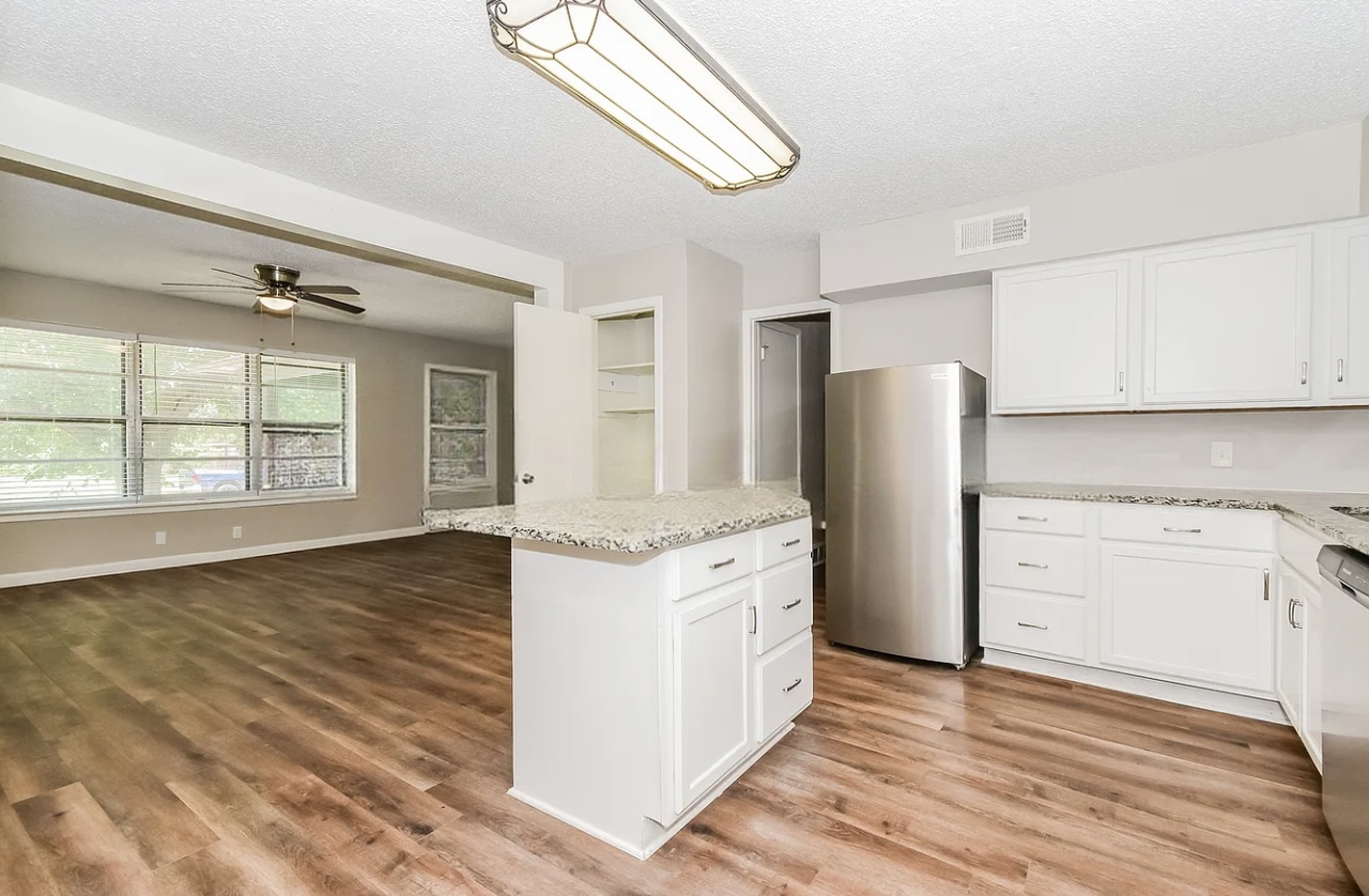 3505 Hilton Dr - Photo 2 of 6