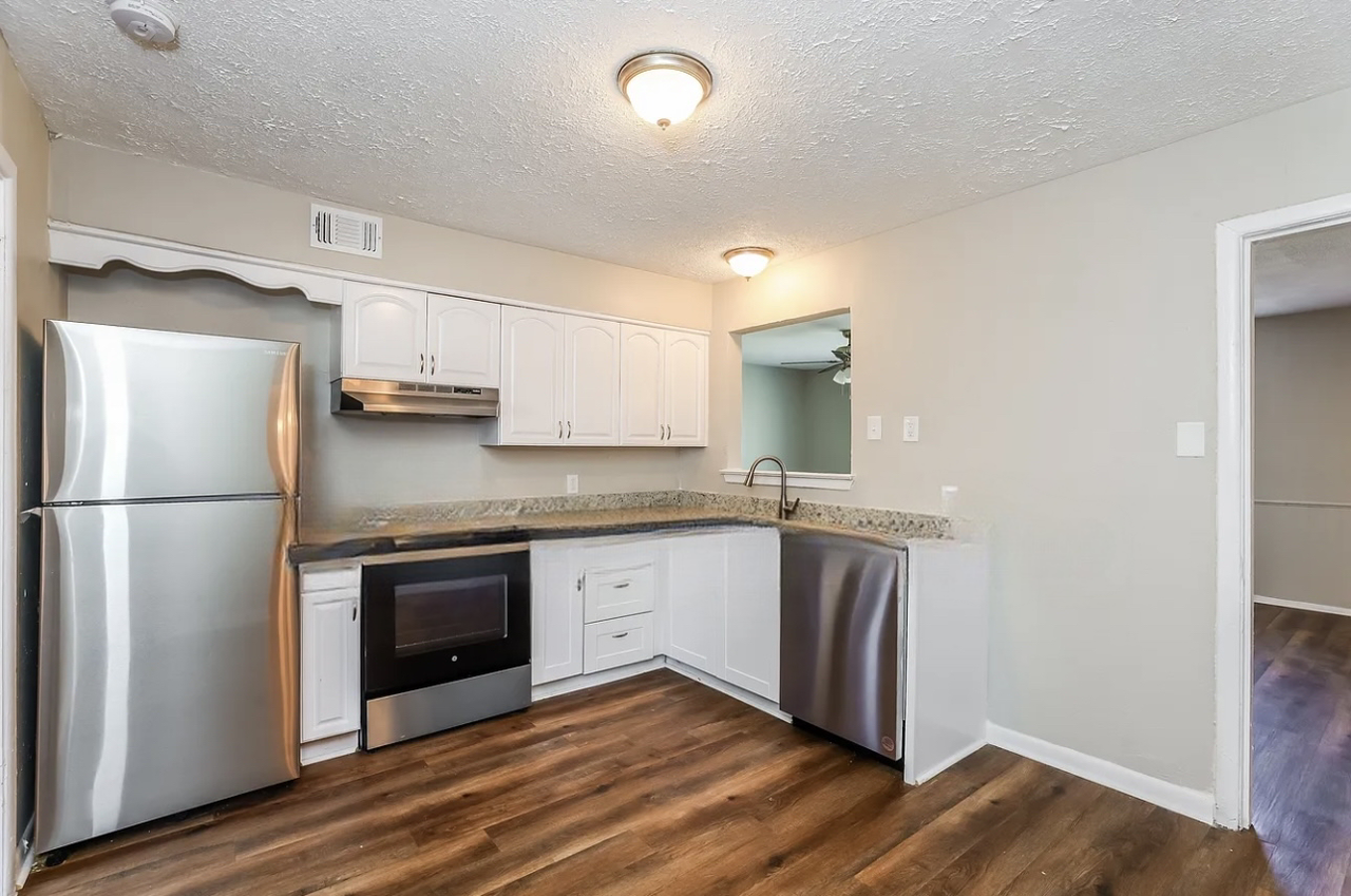 12126 Schroeder Rd - Photo 2 of 6