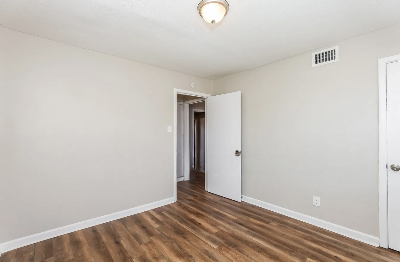 12126 Schroeder Rd - Photo 4 of 6
