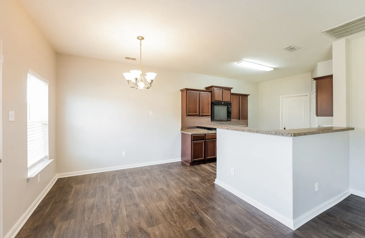 14226 Bridgeview Ln - Photo 2 of 6