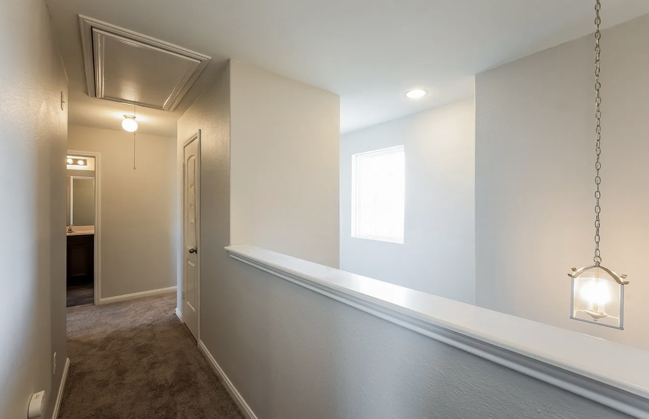 14226 Bridgeview Ln - Photo 3 of 6
