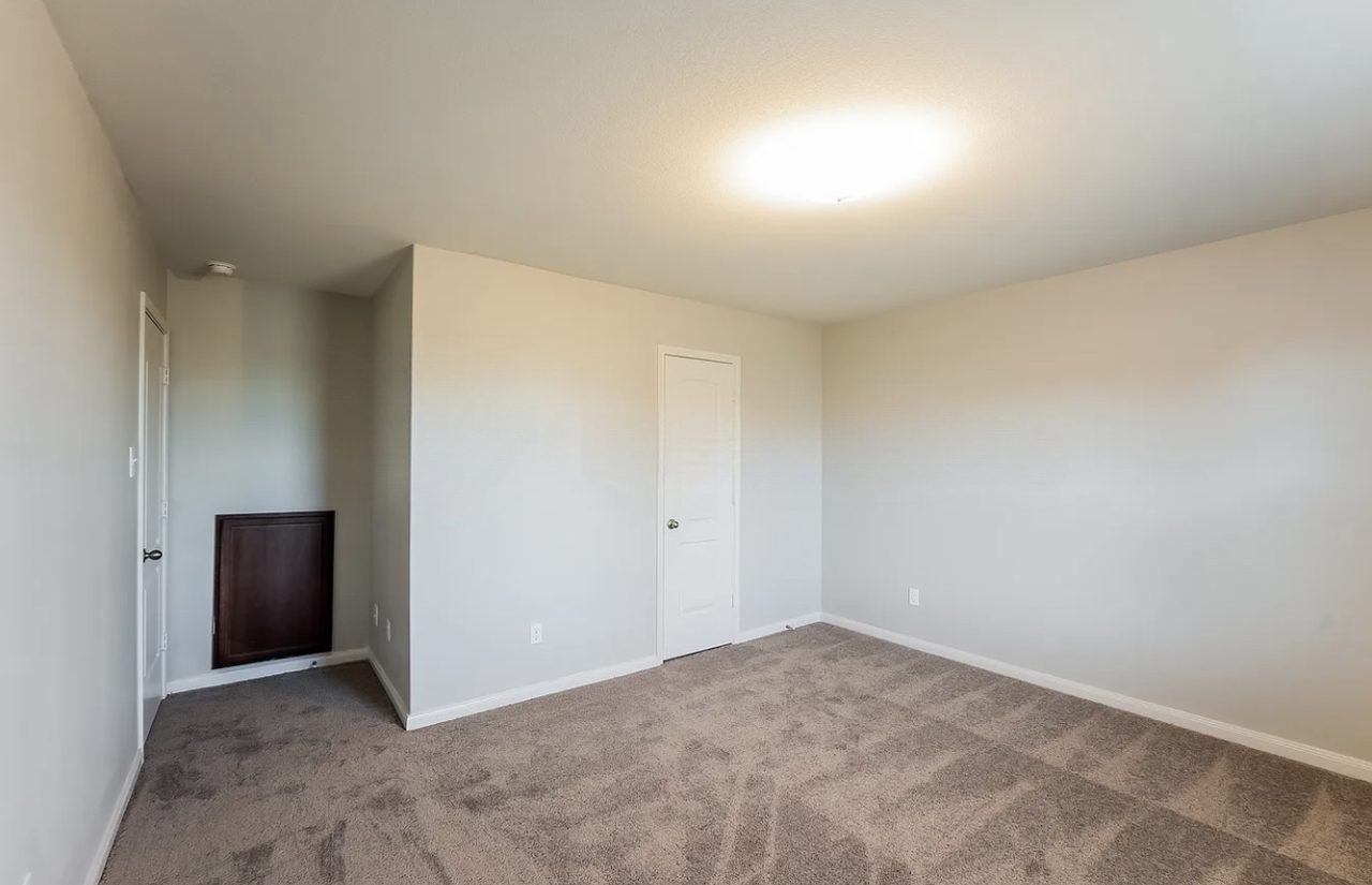 14226 Bridgeview Ln - Photo 4 of 6